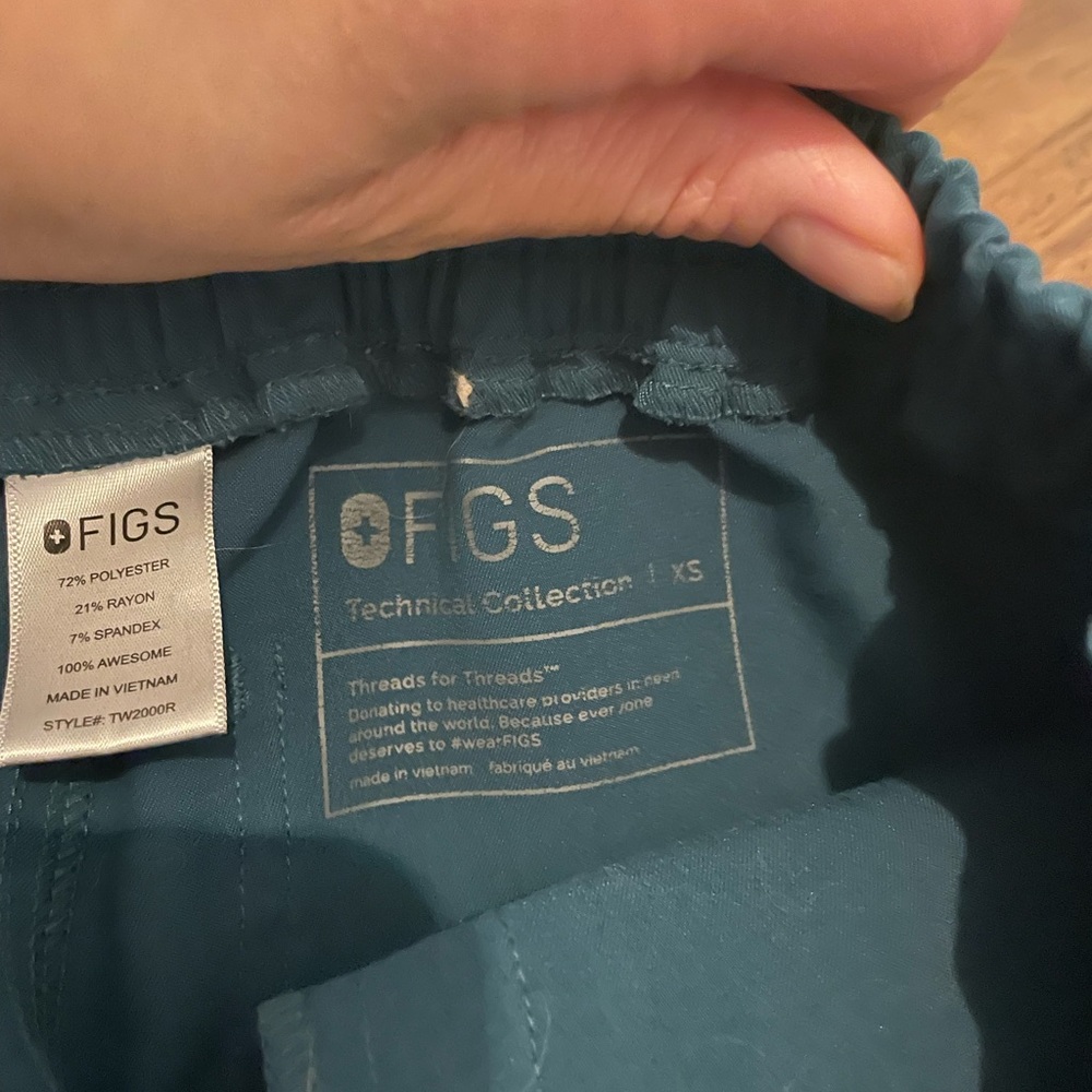XS Caribbean blue FIGS Yola scrubs